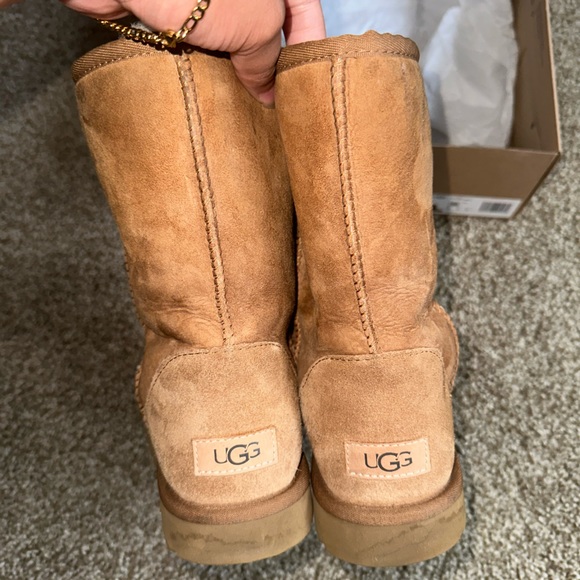 Women’s UGG BOOT CLASSIC SHORT - Picture 4 of 7